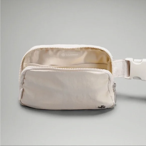 NWT LULULEMON Everywhere Belt Bag - Picture 3 of 5